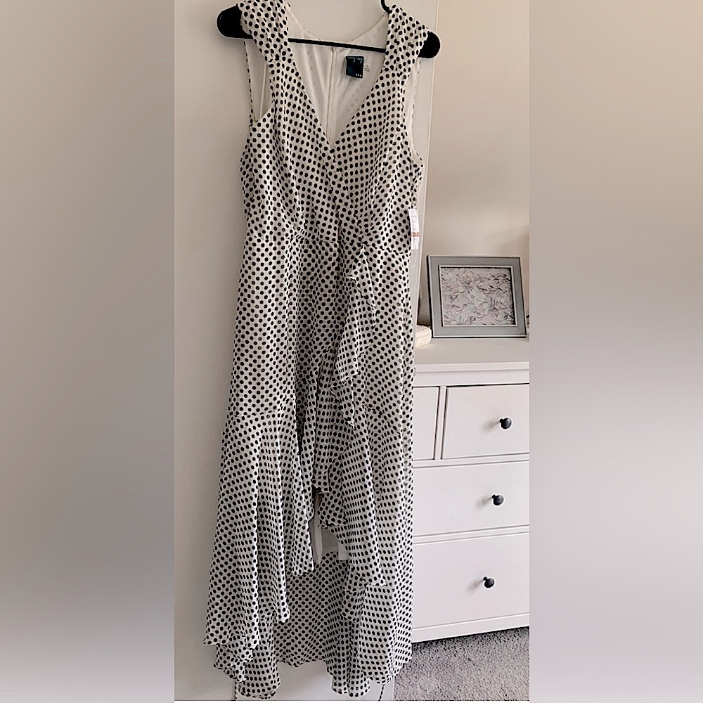 Gabby Skye Polka Dot Dress! 12. ❣️